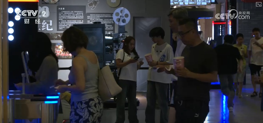 情感共鸣释放转化力！大时代里的家国情怀在当代观众心里显影成像