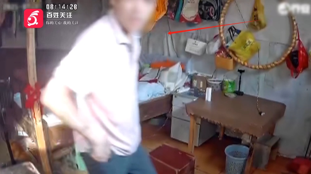 现实版“掩耳盗铃”？男子入室盗窃发现监控，接下来的举动让人意想不到