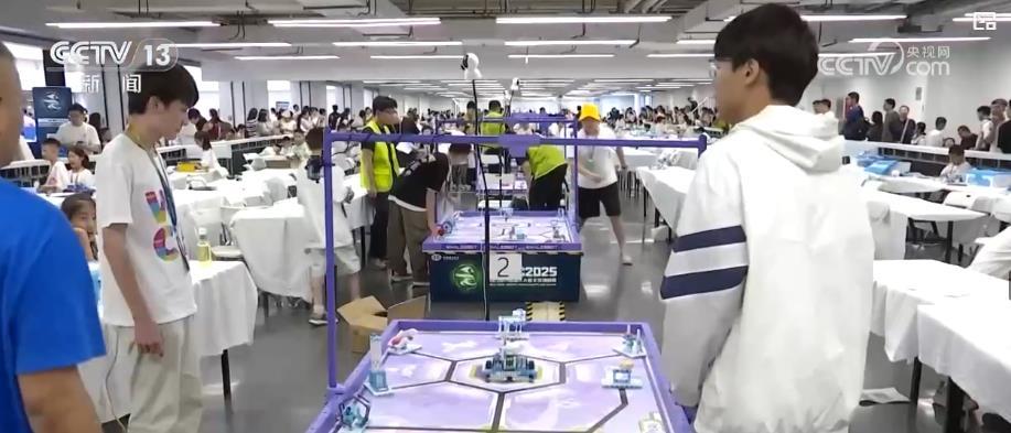 脑控无人机、青少年机器人设计赛……世界机器人大赛展现未来科技新趋势