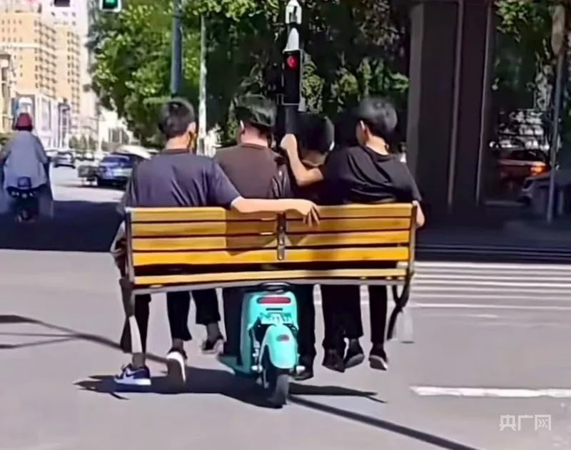 4名未成年骑一辆“共享电动车”上路？后续来了！