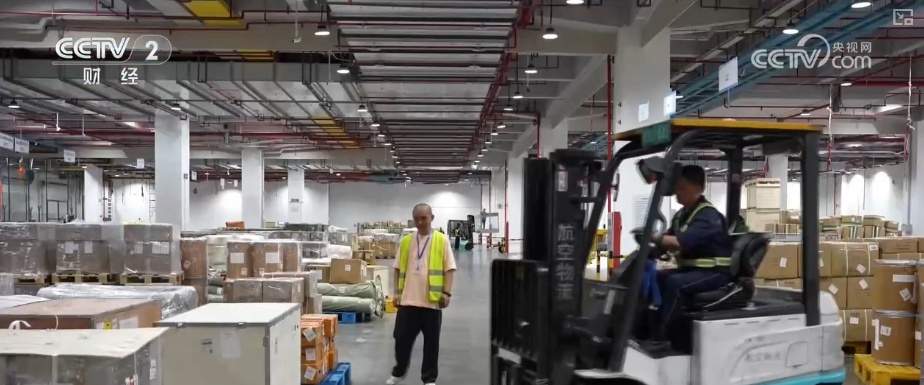 淡季不淡,创新高!物流“加速跑” 多元消费场景助推电商物流总业务量提升 淡季不淡,创新高!物流“加速跑” 多元消费场景助推电商物流总业务量提升