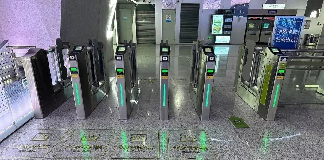 上海地铁闸机常开后，孩子却容易被夹？官方回应