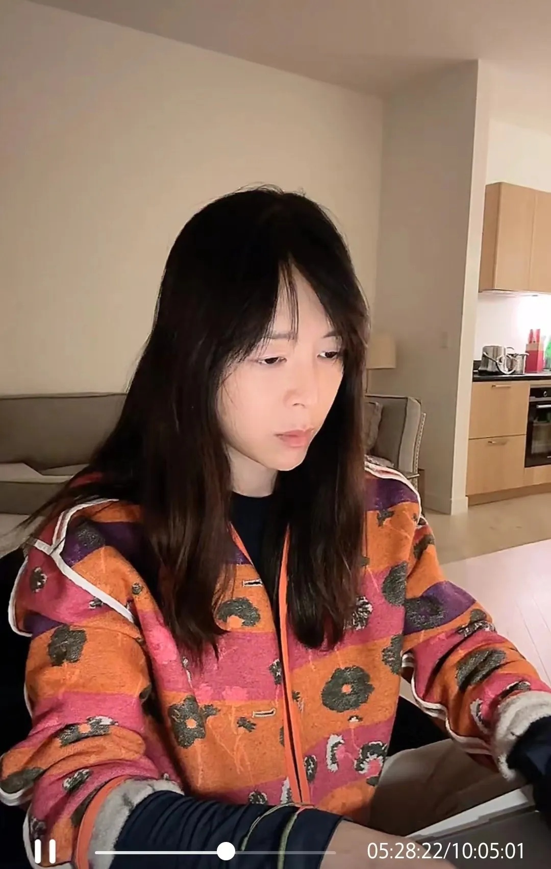 演员张静初官宣研究生毕业:过去的两年很苦也很好玩儿,此前曾直播学习火上热搜 演员张静初官宣研究生毕业:过去的两年很苦也很好玩儿,此前曾直播学习火上热搜