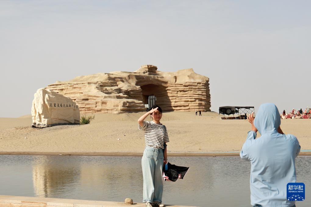 新疆阿拉尔：打造“沙漠之门”旅游新名片