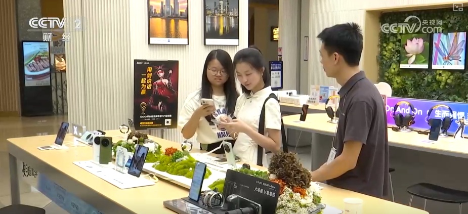 增订单，下好“先手棋”！即时零售爆发式增长 闪购万物点燃商家布局热情