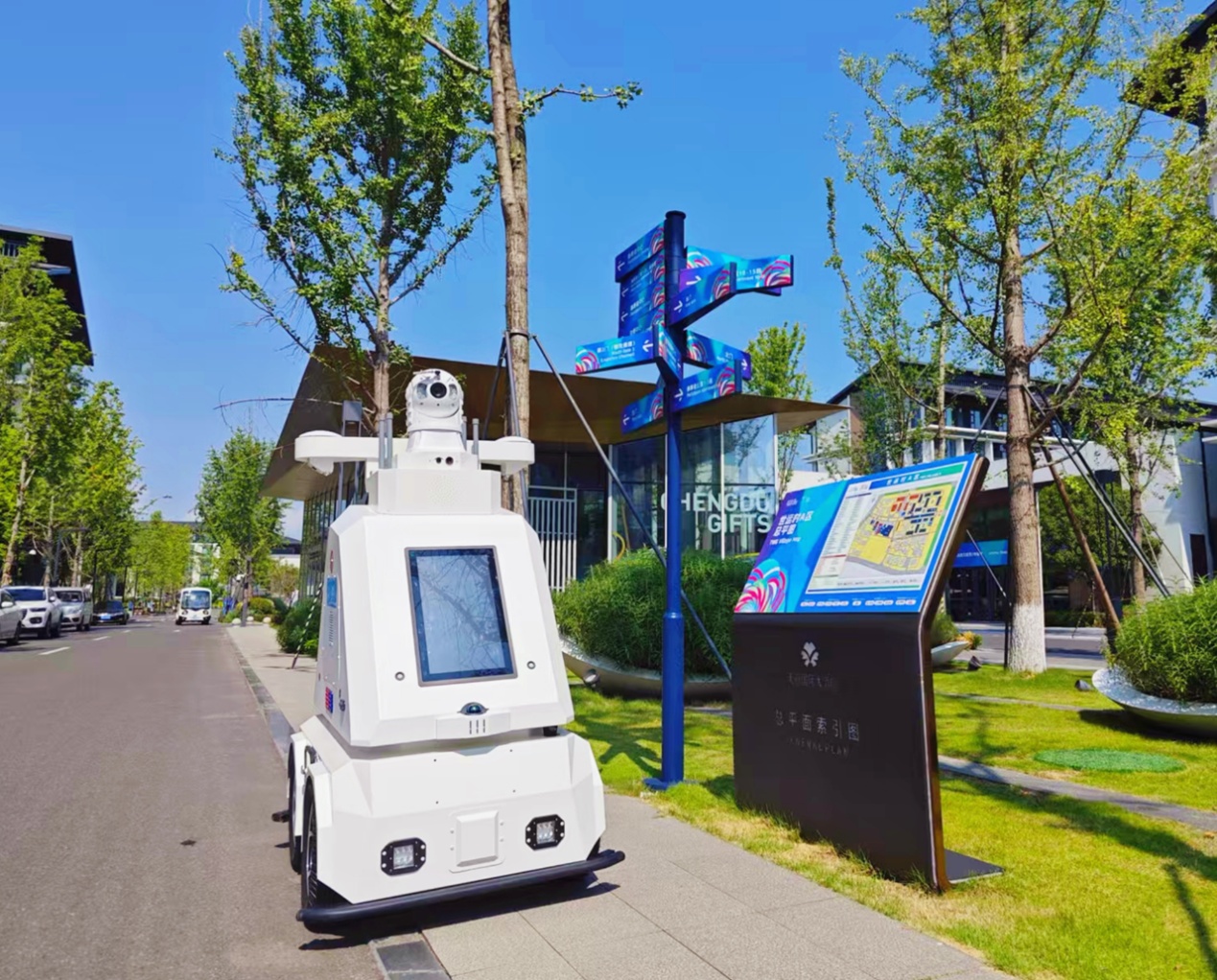 成都世运村里巡逻的无人安防车 竟是这个小县城研发制造的 成都世运村里巡逻的无人安防车 竟是这个小县城研发制造的