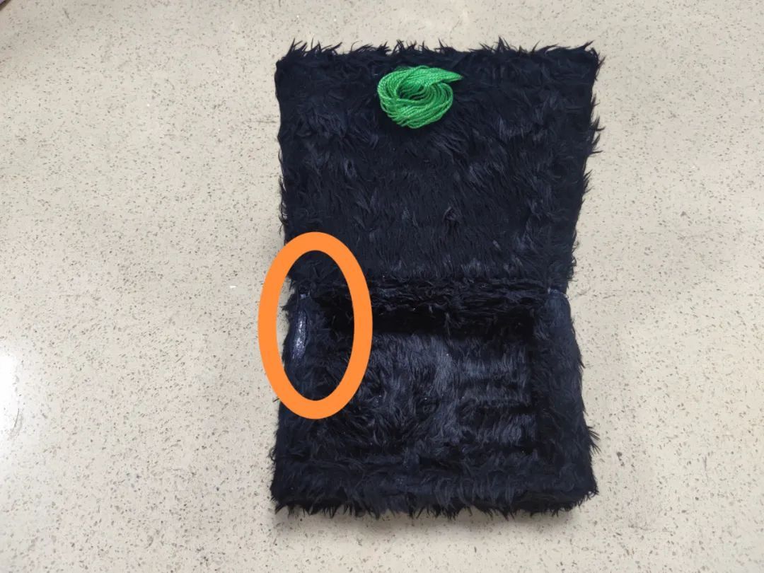 深圳邮局海关从“茶具包装盒”内查获1123克冰毒 深圳邮局海关从“茶具包装盒”内查获1123克冰毒