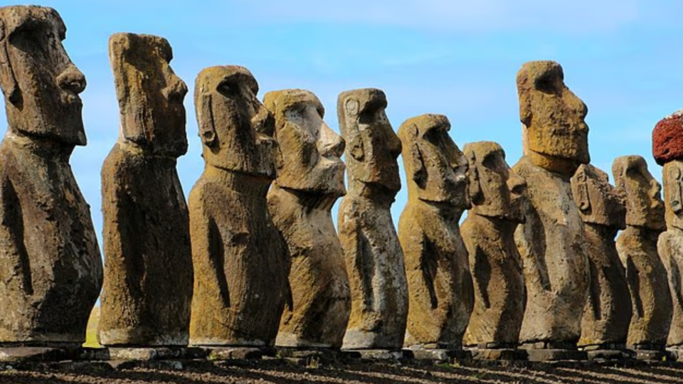 复活节岛湖底惊现新摩艾雕像，或改写800年孤岛传说