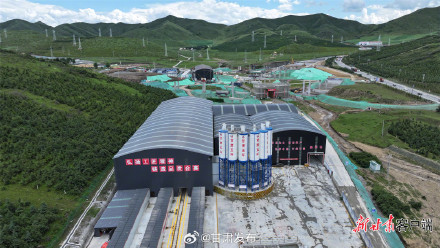 “铁公机”齐发力 甘南州崇山峻岭铺坦途