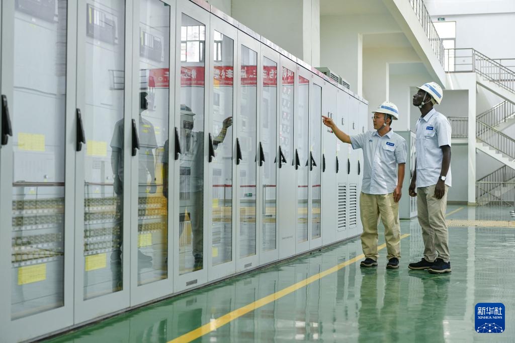 几内亚凯乐塔水电站:印在货币上的中几能源合作标志 几内亚凯乐塔水电站:印在货币上的中几能源合作标志