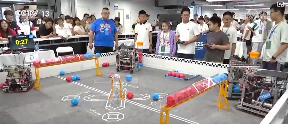 脑控无人机、青少年机器人设计赛……世界机器人大赛展现未来科技新趋势