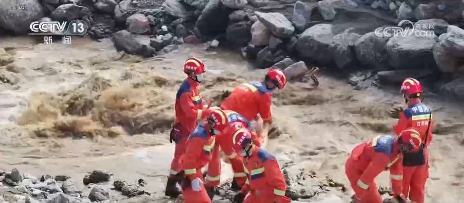 通电通路、物资发放、危房评估……甘肃渝中逐步恢复生产生活秩序