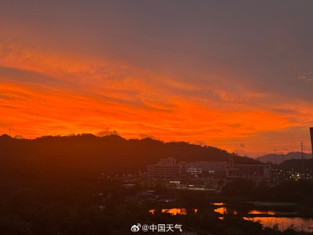 广东揭阳台风来临前霞光漫天