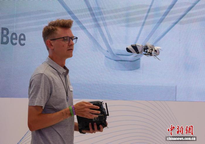 能炫技、会干活,机器人加速“进化” 能炫技、会干活,机器人加速“进化”