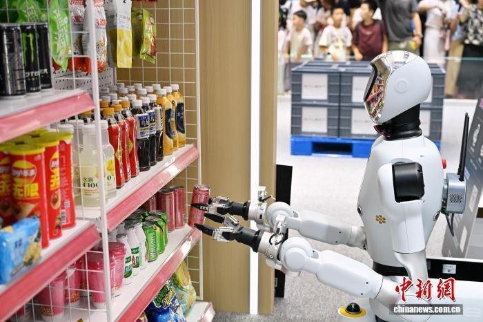 能炫技、会干活,机器人加速“进化” 能炫技、会干活,机器人加速“进化”