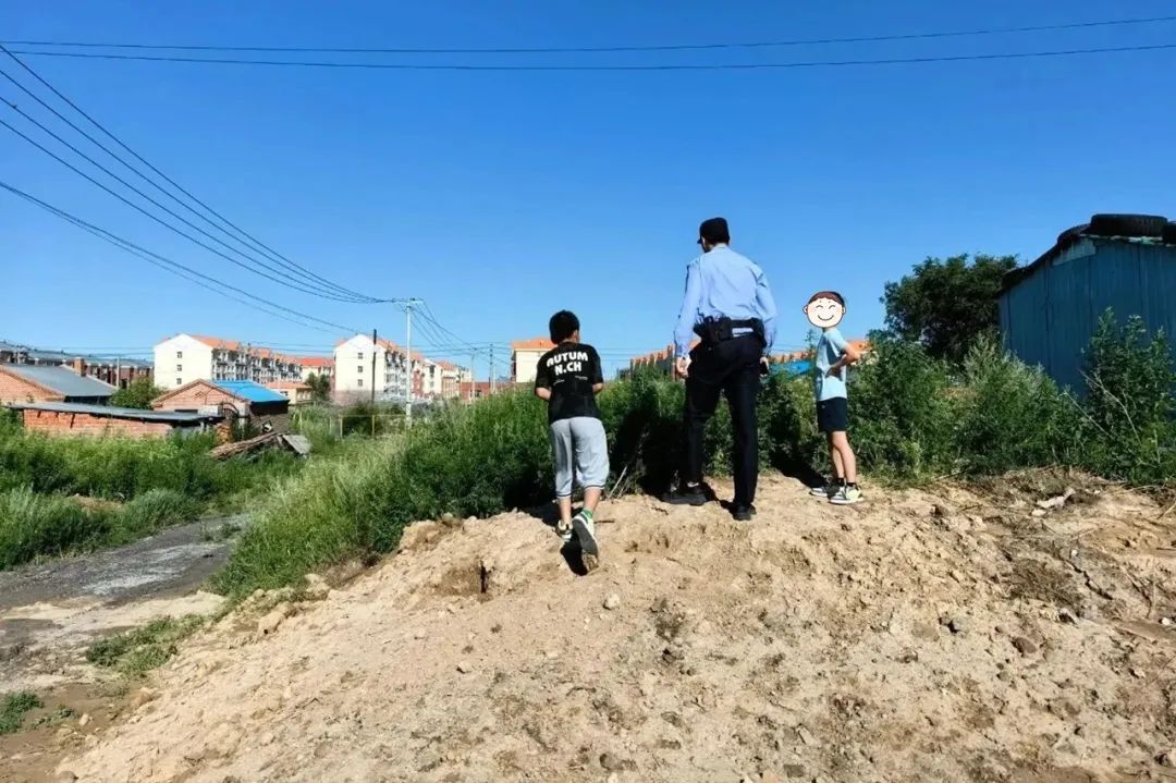 萌娃化身“禁毒小侦探”！街头识出可疑植物果断报警