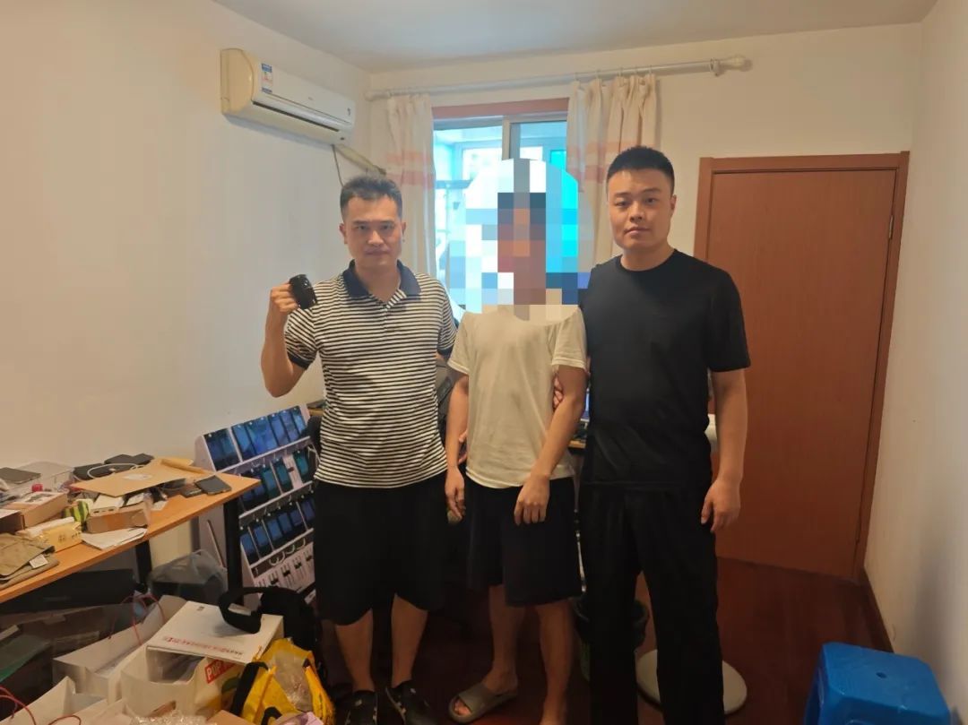 上海警方捣毁一利用“外挂”软件抢购演唱会门票非法牟利的犯罪团伙 上海警方捣毁一利用“外挂”软件抢购演唱会门票非法牟利的犯罪团伙