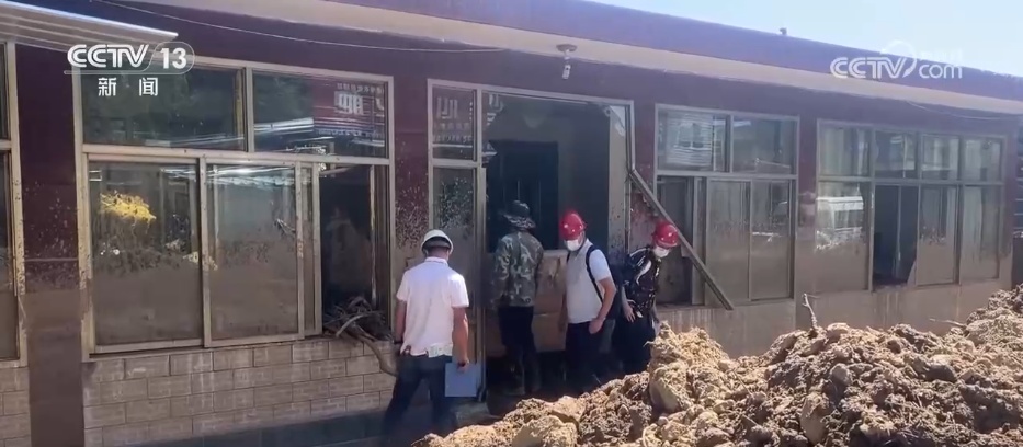 通电通路、物资发放、危房评估……甘肃渝中逐步恢复生产生活秩序