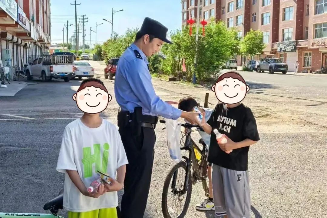 萌娃化身“禁毒小侦探”！街头识出可疑植物果断报警