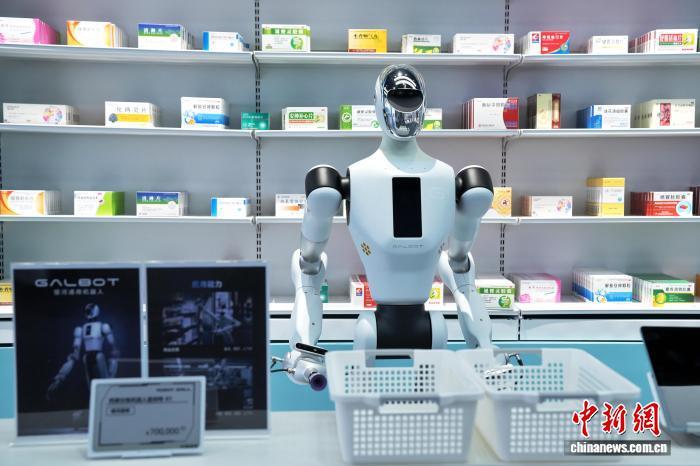 能炫技、会干活,机器人加速“进化” 能炫技、会干活,机器人加速“进化”