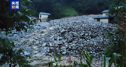 云南怒江泥石流1人遇难 受灾群众紧急撤离