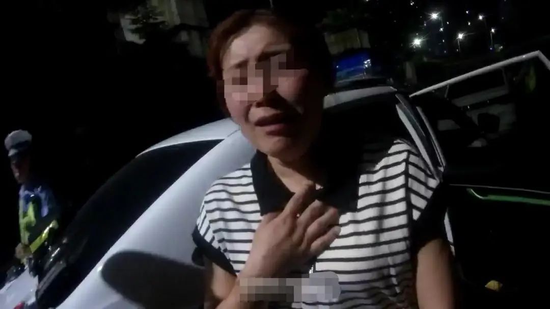 贵阳一对夫妻醉驾双双被查，面对交警竟还比“耶”？声称“压力太大了…”