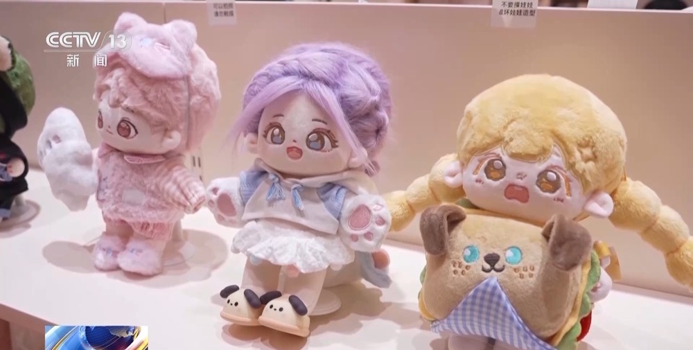 “娃衣”走俏 小玩偶穿出了大市场