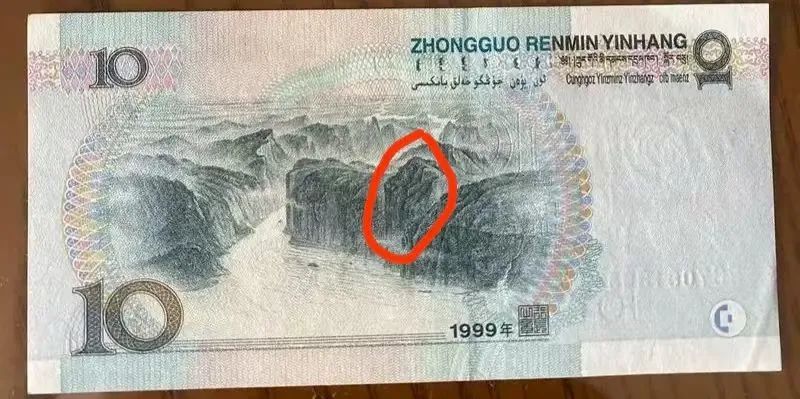 保护10元人民币上的风景,他们在悬崖边搭建50层楼高脚手架 保护10元人民币上的风景,他们在悬崖边搭建50层楼高脚手架