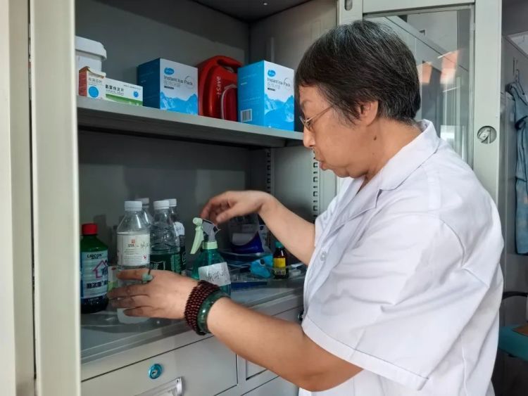 青岛海蜇进入高发期，日均十余位游客被蜇伤！医生提醒：切勿用清水冲洗伤口