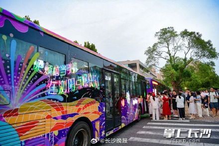 浏阳烟花夜巴士上线 浏阳烟花夜巴士上线