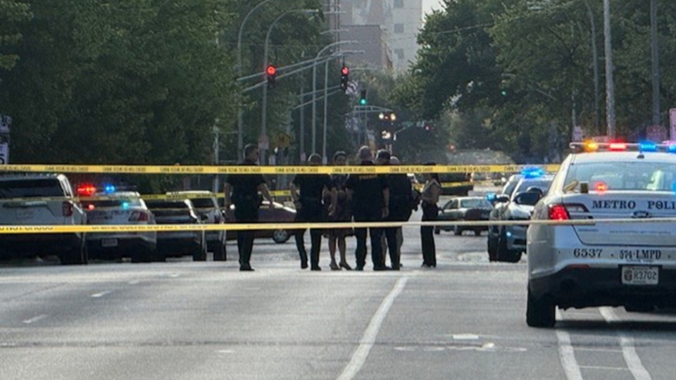 母亲送孩子上学路上被枪杀，美国肯塔基州这个公交站一周两起枪案