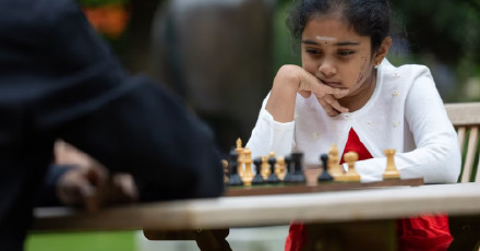 英国十岁女孩成国际象棋最年轻女子国际大师
