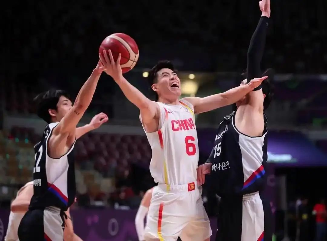击败韩国队！中国男篮时隔10年再进亚洲杯四强！