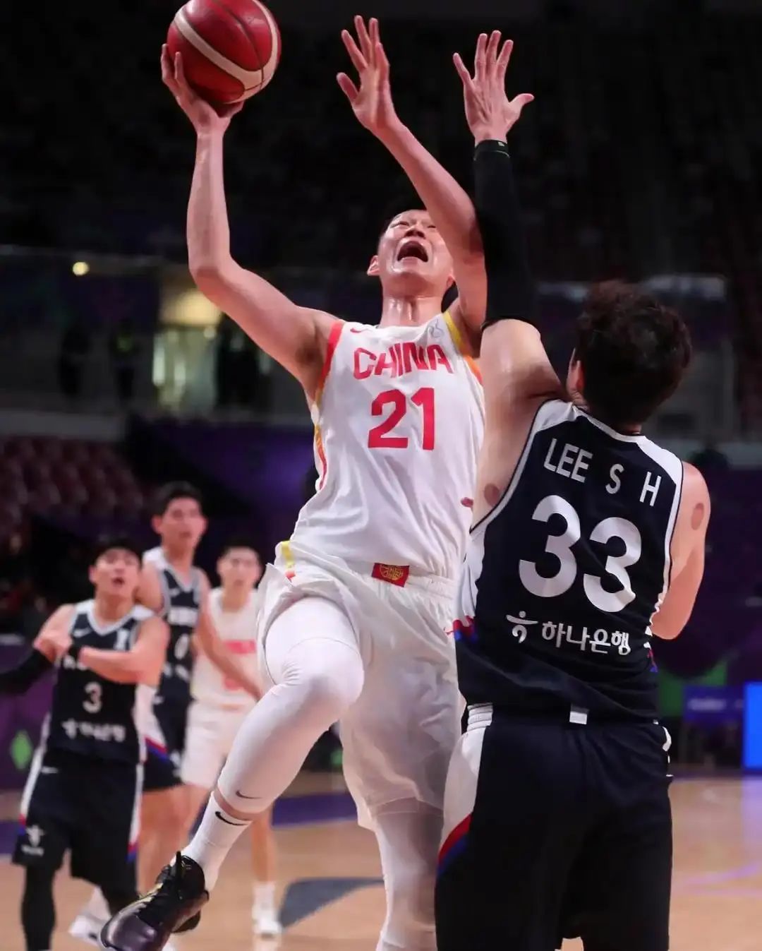 击败韩国队！中国男篮时隔10年再进亚洲杯四强！