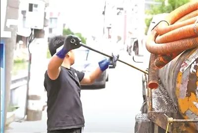 “我想做掏粪界的‘海底捞’！”