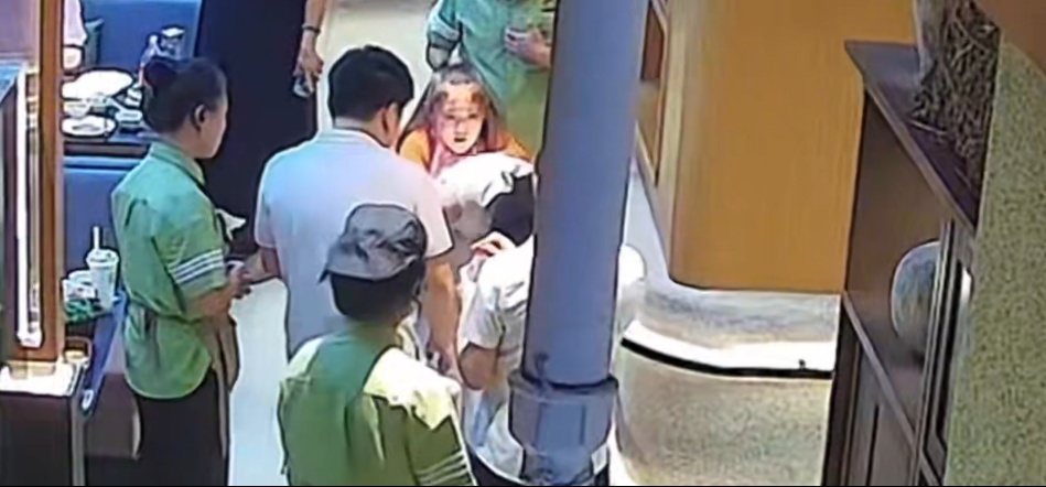 11岁女孩出手救人,成功了! 11岁女孩出手救人,成功了!