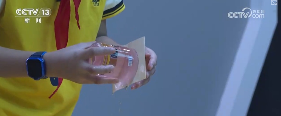 科学实验引来“哇”声一片！多彩科技游成顶流 “沉浸式”上天入海解锁新识