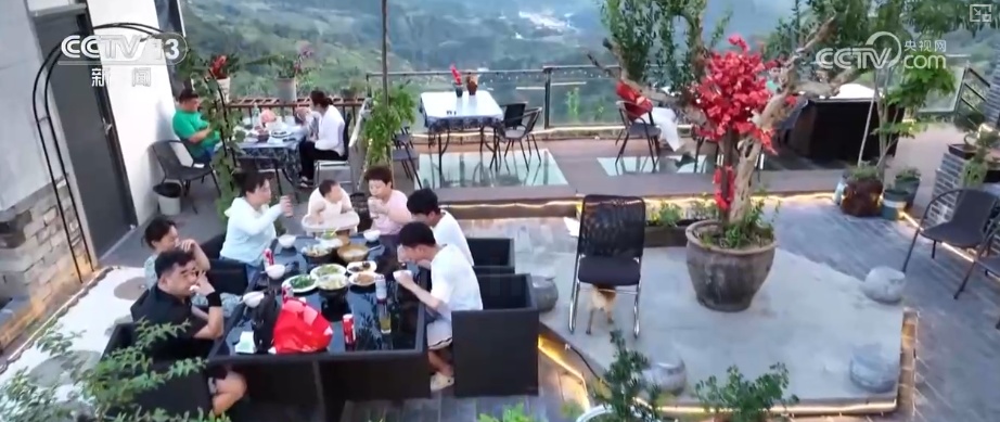 “绿色红利”富了百姓！“两山”理念“绿色密码”让茶园更绿、茶农日子更甜