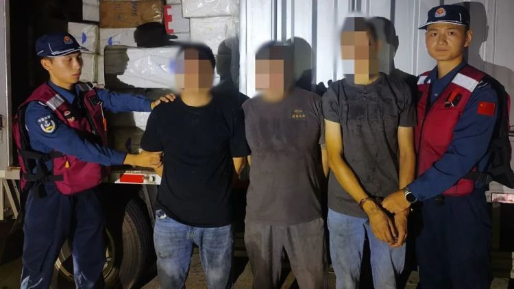 案值逾700万元!海警连续查获2起涉嫌走私香烟案 案值逾700万元!海警连续查获2起涉嫌走私香烟案