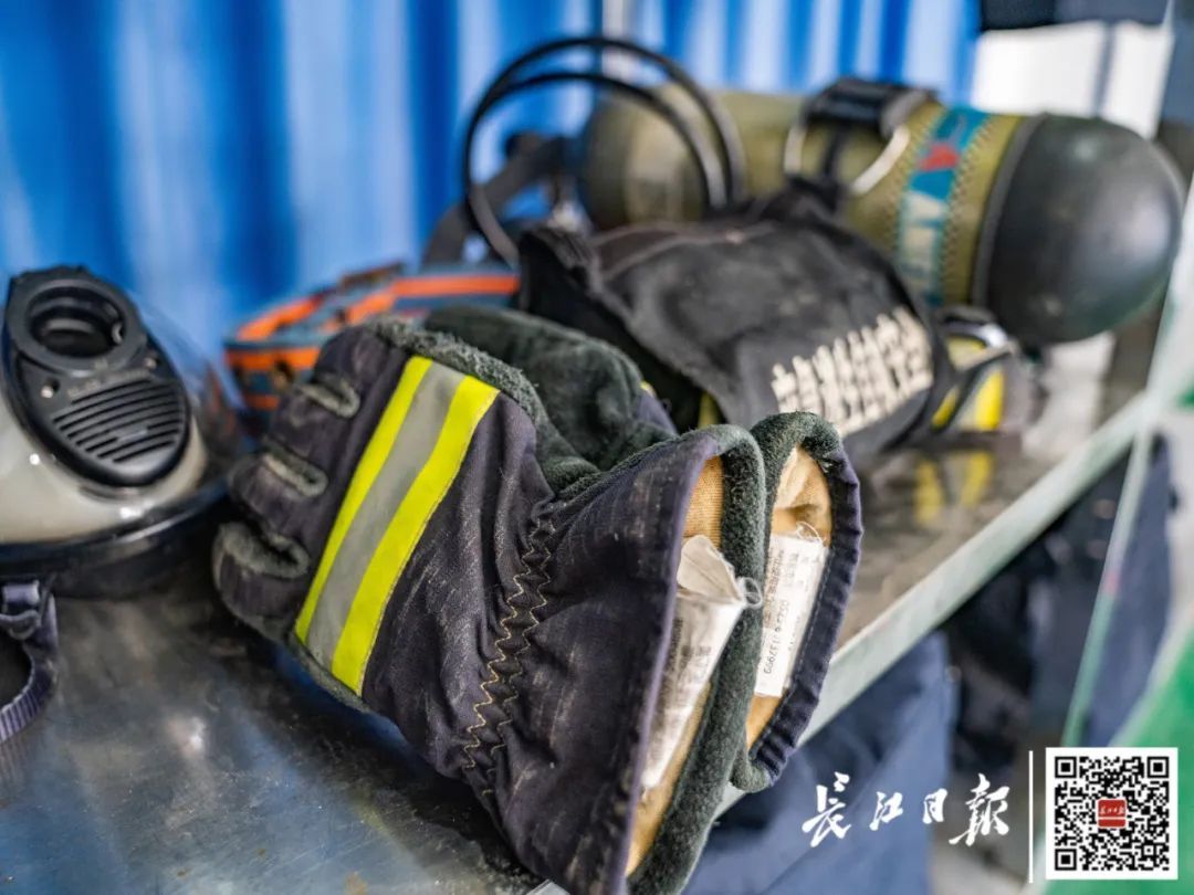 武汉消防员邓勇不幸牺牲,年仅28岁 武汉消防员邓勇不幸牺牲,年仅28岁