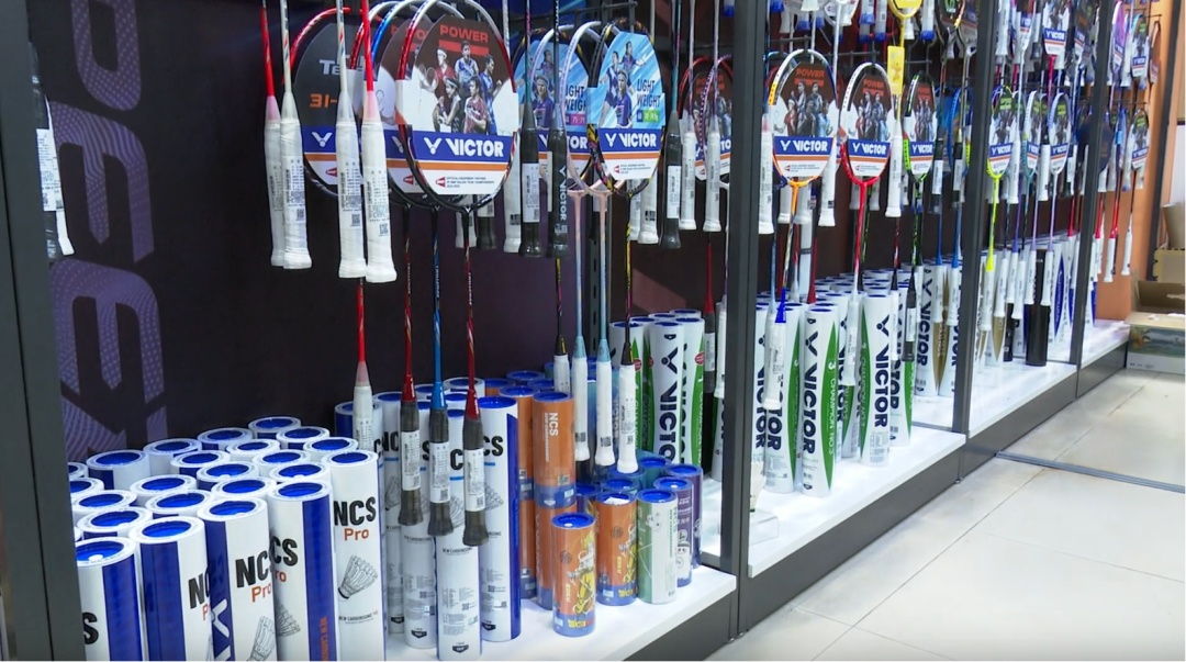 羽毛球成 “凶器”？阿姨打羽毛球被球击穿眉骨，重要提醒