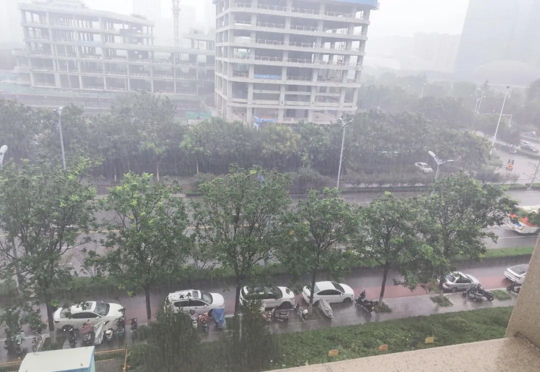 强对流天气来了！多地已经开下，济南发布雷雨大风预警，未来2小时预报→