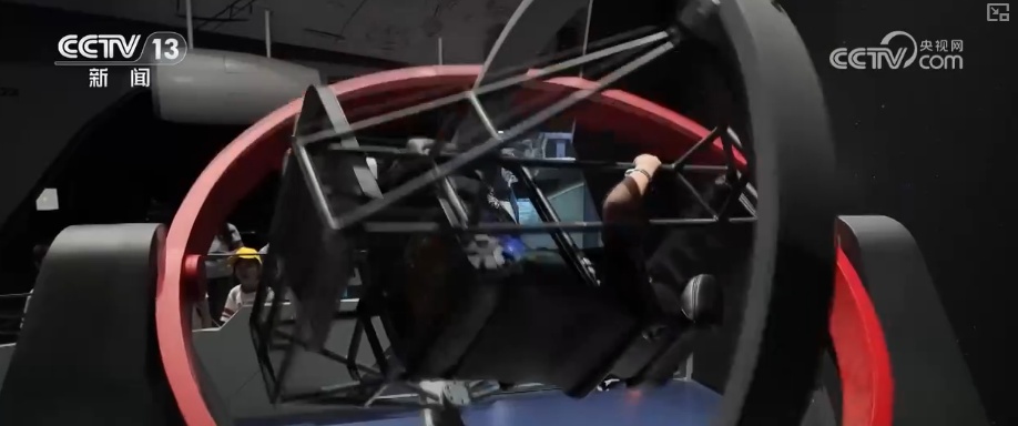 科学实验引来“哇”声一片！多彩科技游成顶流 “沉浸式”上天入海解锁新识