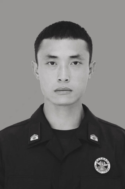28岁消防员火场救人牺牲