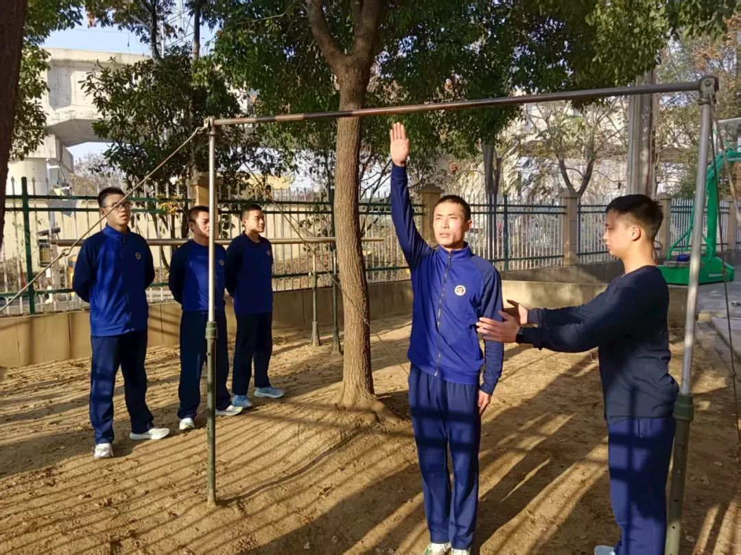 武汉消防员邓勇不幸牺牲,年仅28岁 武汉消防员邓勇不幸牺牲,年仅28岁