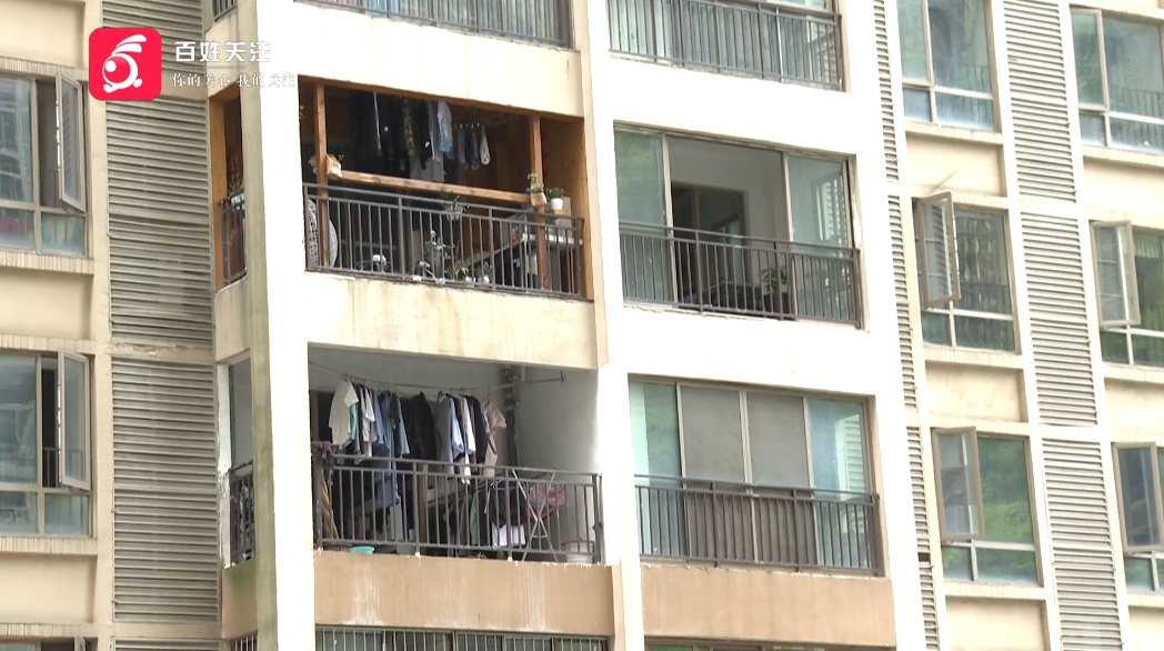 贵阳一对夫妻吵架，竟把六个月的婴儿独自扔在家？民警化身“超级奶爸”登场了……