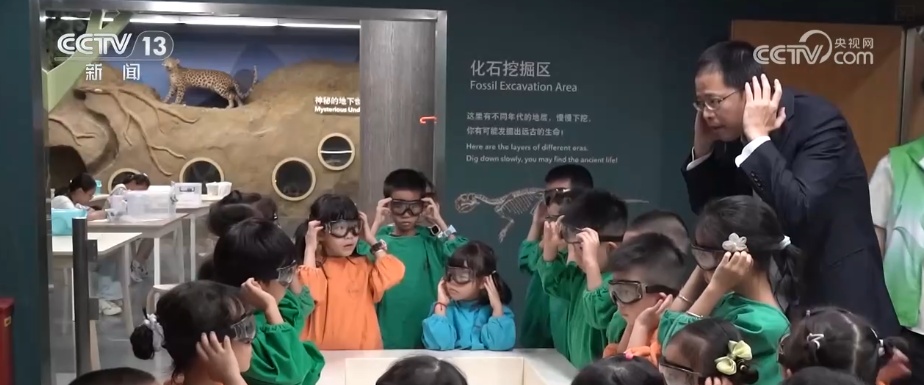 科学实验引来“哇”声一片！多彩科技游成顶流 “沉浸式”上天入海解锁新识