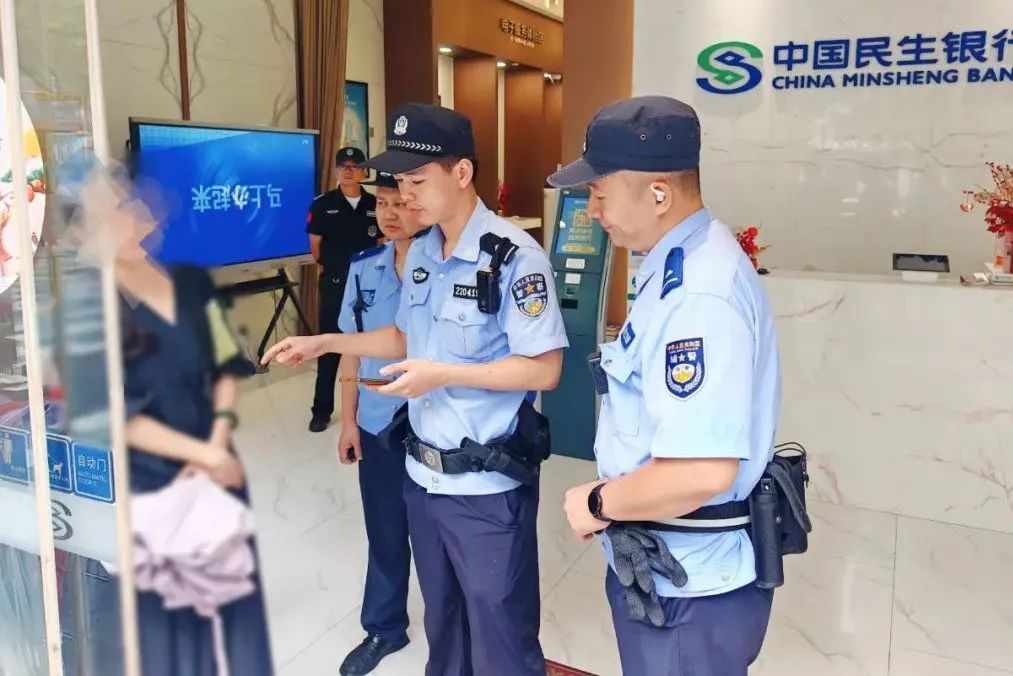 “你们别拍我照片！” 女子反常举动引怀疑，民警：果然有猫腻