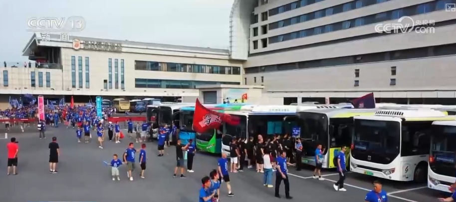 “体育+”经济全方位无死角借“体”出击 夏夜运动热力全开激起消费“涟漪” “体育+”经济全方位无死角借“体”出击 夏夜运动热力全开激起消费“涟漪”