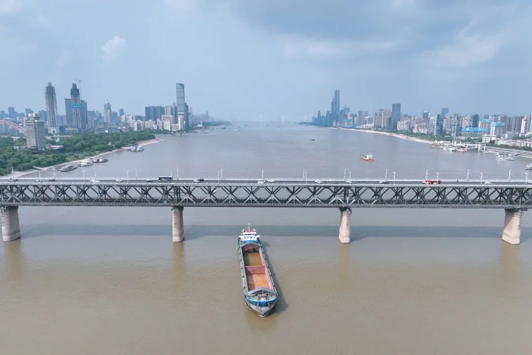 高铁列车过长江,要用几分钟? 高铁列车过长江,要用几分钟?